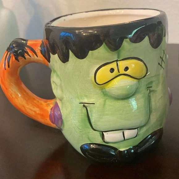 Royal Norfolk Halloween 3D Coffee Cups Mugs Set (2) Vampire & Frankenstein - Picture 2 of 8